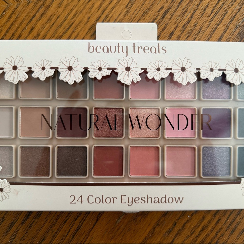 Beauty Treats Natural Wonder Eyeshadow Palette